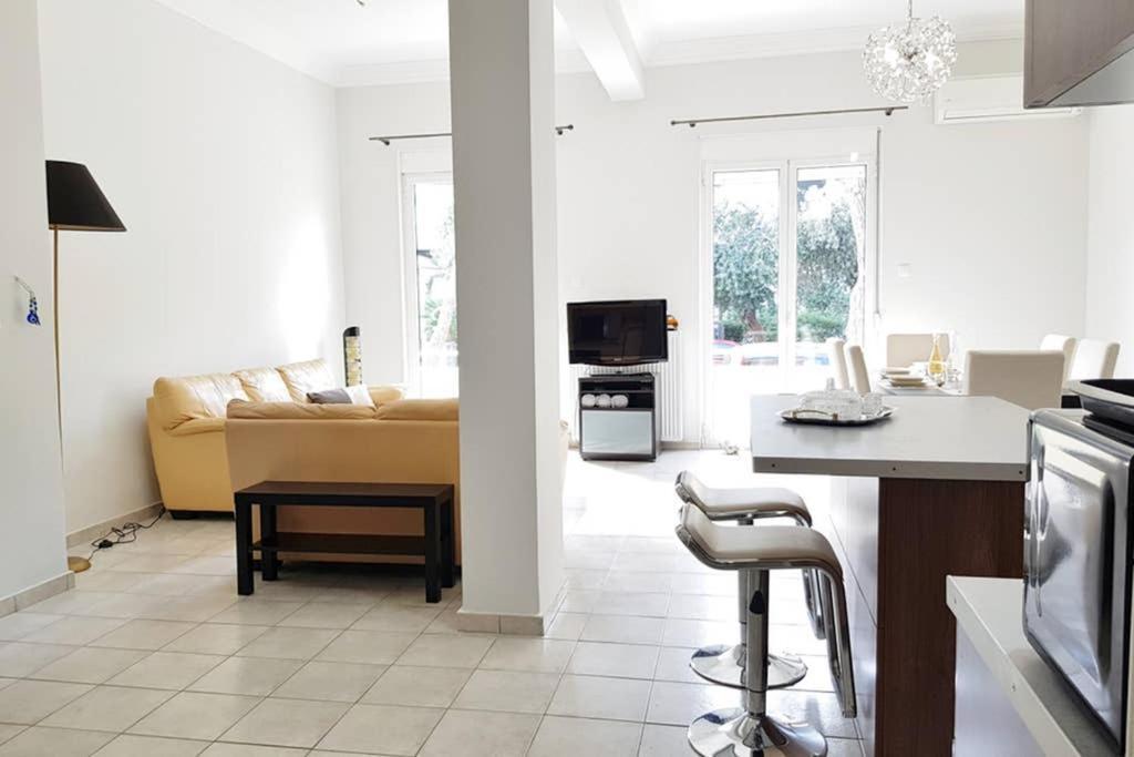 A Great Stay At A Comfortable Large Apartment Афины Экстерьер фото
